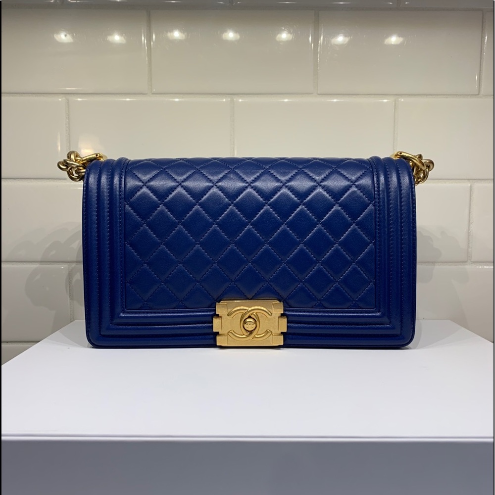 CHANEL Medium Boy Bag - Picture 11 of 13